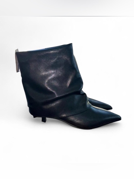 Time and Tru Shoes - Time and Tru Black Fold Over Kitten Heel Ankle Booties Pointed Toe Size 8